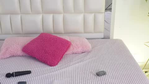 Snapshot of aradia_01 chatting on 12, 2, 2025 online show from 12, 2, 2025