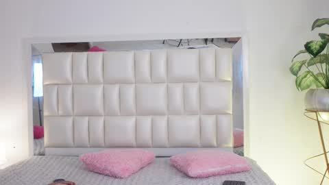 Snapshot of aradia_01 chatting on 18, 2, 2025 online show from 18, 2, 2025