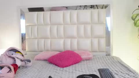 Snapshot of aradia_01 chatting on 23, 2, 2025 online show from 23, 2, 2025