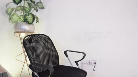 Snapshot of aradia_01 chatting on 27, 2, 2025 online show from 27, 2, 2025