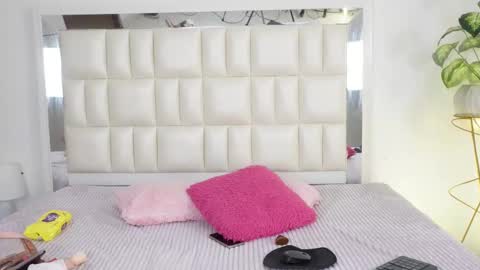 Snapshot of aradia_01 chatting on 5, 3, 2025 online show from 5, 3, 2025