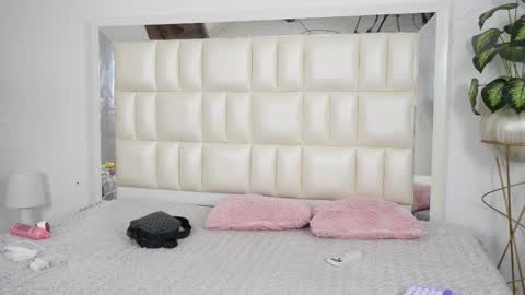 Snapshot of aradia_01 chatting on 9, 9, 2025 online show from 9, 9, 2025