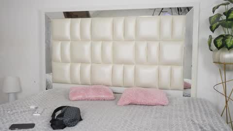 Snapshot of aradia_01 chatting on 11, 9, 2025 online show from 11, 9, 2025