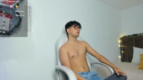 Snapshot of archie_77 chatting on 15, 12, 2025 Archie online show from 15, 12, 2025