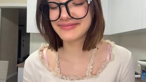 Caroline online show from 11, 4, 2026