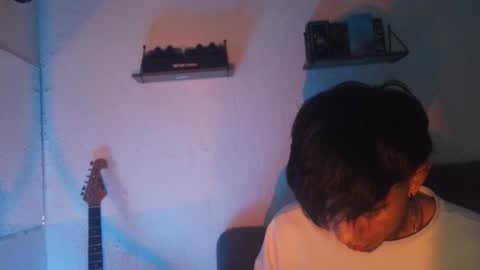 Snapshot of aress_1 chatting on 15, 10, 2025 Ares online show from 15, 10, 2025