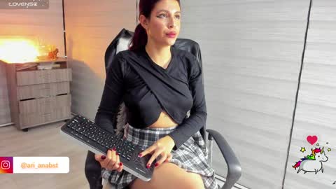 Snapshot of ari_bastett chatting on 8, 2, 2025 Ariana online show from 8, 2, 2025