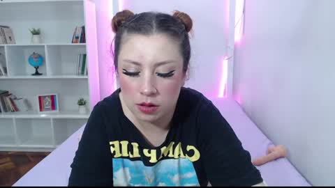 Snapshot of ari_rossee_ chatting on 1, 1, 2025 online show from 1, 1, 2025