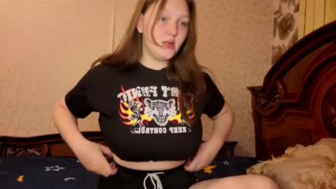 Snapshot of aria__dark chatting on 22, 4, 2026 Aria online show from 22, 4, 2026