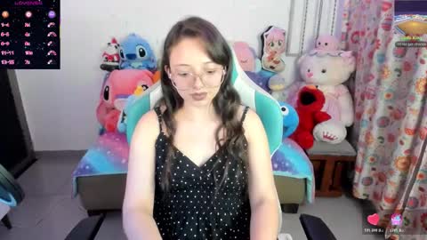 Snapshot of aria_alaia chatting on 21, 11, 2025 Linda online show from 21, 11, 2025