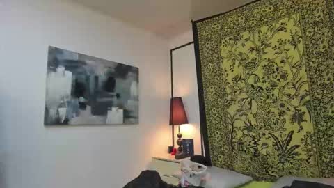 aria y orien  online show from 6, 11, 2025