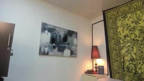 aria y orien  online show from 20, 11, 2025