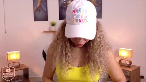 Snapshot of aria_bliss_01 chatting on 6, 11, 2025 aria_bliss_01 online show from 6, 11, 2025