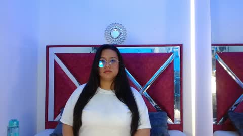 Snapshot of aria_cloud69 chatting on 28, 10, 2025 aRIA online show from 28, 10, 2025