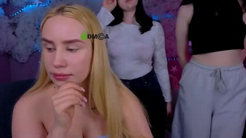 Snapshot of aria_glow chatting on 7, 4, 2026 Aria online show from 7, 4, 2026