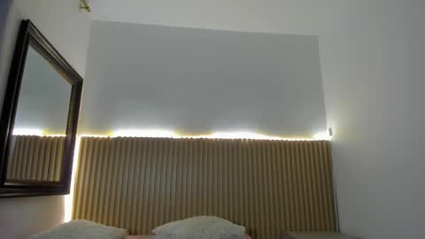 Snapshot of aria_millers_ chatting on 21, 12, 2025 Aria Millers online show from 21, 12, 2025