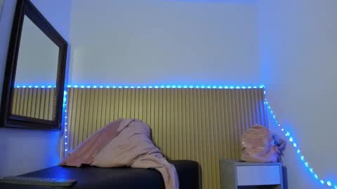 Snapshot of aria_millers_ chatting on 23, 12, 2025 Aria Millers online show from 23, 12, 2025