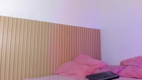 Snapshot of aria_millers_ chatting on 4, 2, 2026 Aria Millers online show from 4, 2, 2026