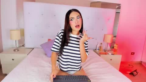 Snapshot of aria_sims chatting on 23, 4, 2026 Aria online show from 23, 4, 2026