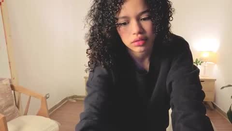 ariaa_23 online show from 3, 12, 2025