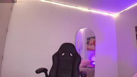 Snapshot of ariaa_vixen chatting on 15, 12, 2025 ariaa_vixen online show from 15, 12, 2025