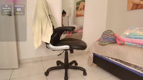 Snapshot of ariaa_vixen chatting on 16, 12, 2025 ariaa_vixen online show from 16, 12, 2025