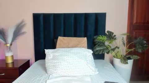 Snapshot of ariadnaholt chatting on 15, 12, 2025 AriadnaHolt online show from 15, 12, 2025