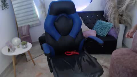 Snapshot of ariah_cute chatting on 18, 4, 2026 ariah_cute online show from 18, 4, 2026