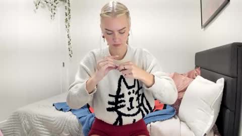 Snapshot of ariah_is_blonde chatting on 9, 5, 2026 Ariah online show from 9, 5, 2026