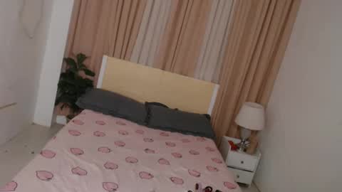 Snapshot of ariahooper chatting on 2, 2, 2025 Christine JorgensenChristmas wish breasts implants online show from 2, 2, 2025