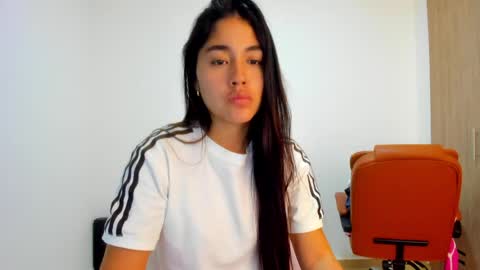 Snapshot of ariamontgomeryyy chatting on 15, 4, 2026 Aria Montgomery online show from 15, 4, 2026