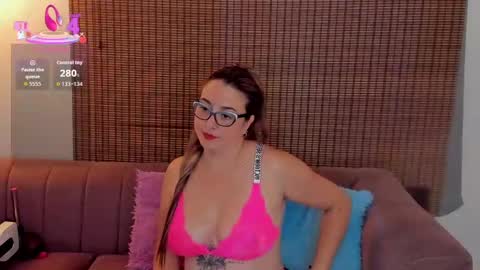 Snapshot of ariana_cross_ chatting on 4, 11, 2025 Ariana Cruz online show from 4, 11, 2025