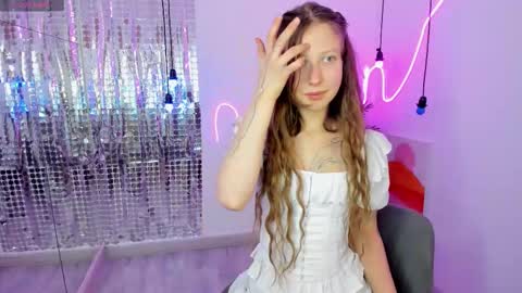 Snapshot of ariana_kin chatting on 16, 12, 2025 Ariana online show from 16, 12, 2025