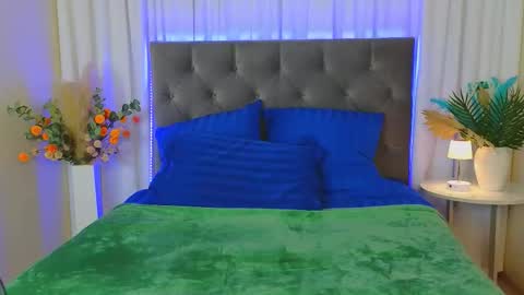 Snapshot of ariana_petite chatting on 2, 2, 2026 Ariana online show from 2, 2, 2026