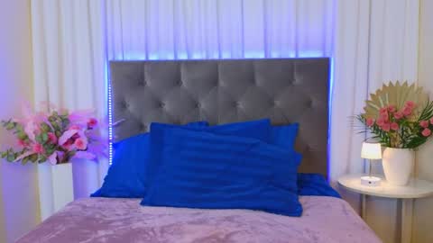 Snapshot of ariana_petite chatting on 2, 4, 2026 Ariana online show from 2, 4, 2026