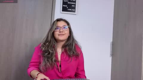 Snapshot of arianablake_11 chatting on 13, 12, 2025 Ariana online show from 13, 12, 2025