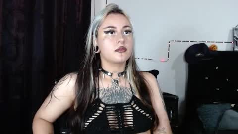 Snapshot of arianauwu666 chatting on 25, 9, 2025 help me 100 hands up my OF is Free online show from 25, 9, 2025