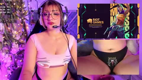 Snapshot of arianova_ chatting on 7, 4, 2026 Aria online show from 7, 4, 2026