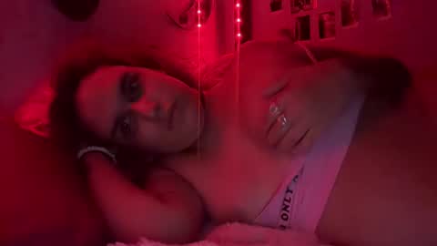 Snapshot of ariawestlove chatting on 29, 10, 2025 Aria online show from 29, 10, 2025