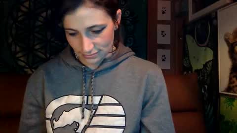 ariel  colin when hes here online show from 17, 12, 2024