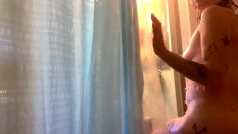 ariel  colin when hes here online show from 19, 12, 2024