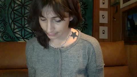 ariel  colin when hes here online show from 29, 1, 2025