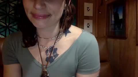 ariel  colin when hes here online show from 7, 3, 2025