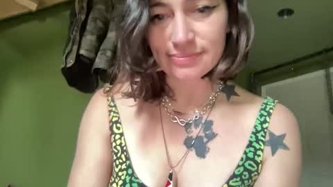 Snapshot of arielwyld chatting on 10, 1, 2026 ariel colin when hes here online show from 10, 1, 2026