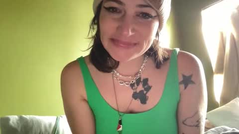 Snapshot of arielwyld chatting on 1, 2, 2026 ariel colin when hes here online show from 1, 2, 2026