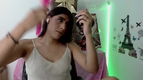 Snapshot of arii_scorpion chatting on 16, 1, 2025 Ariana Forero ---- independet model online show from 16, 1, 2025