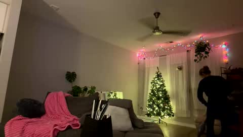 Snapshot of ariicutekitty chatting on 3, 12, 2025 airskiii online show from 3, 12, 2025