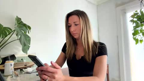 Snapshot of ariicutekitty chatting on 10, 1, 2026 airskiii online show from 10, 1, 2026