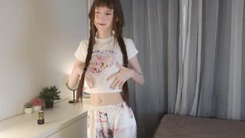 Snapshot of arina_waifu chatting on 4, 4, 2026 Arina online show from 4, 4, 2026