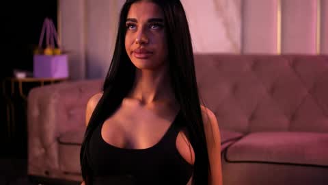 Snapshot of arinarhodes chatting on 8, 4, 2026 Arina online show from 8, 4, 2026